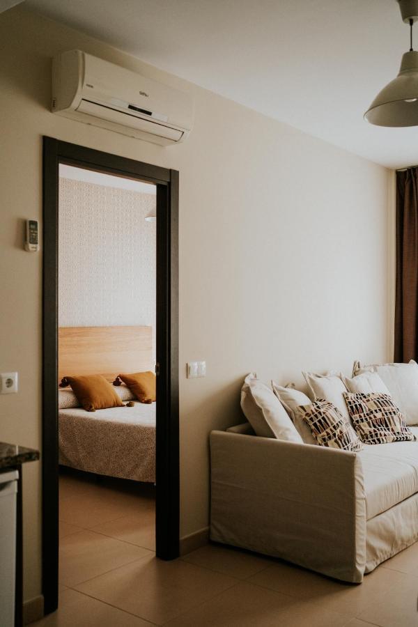 Apartamentos Poniente - Mares ตอร์เรเดลมาร์ ภายนอก รูปภาพ